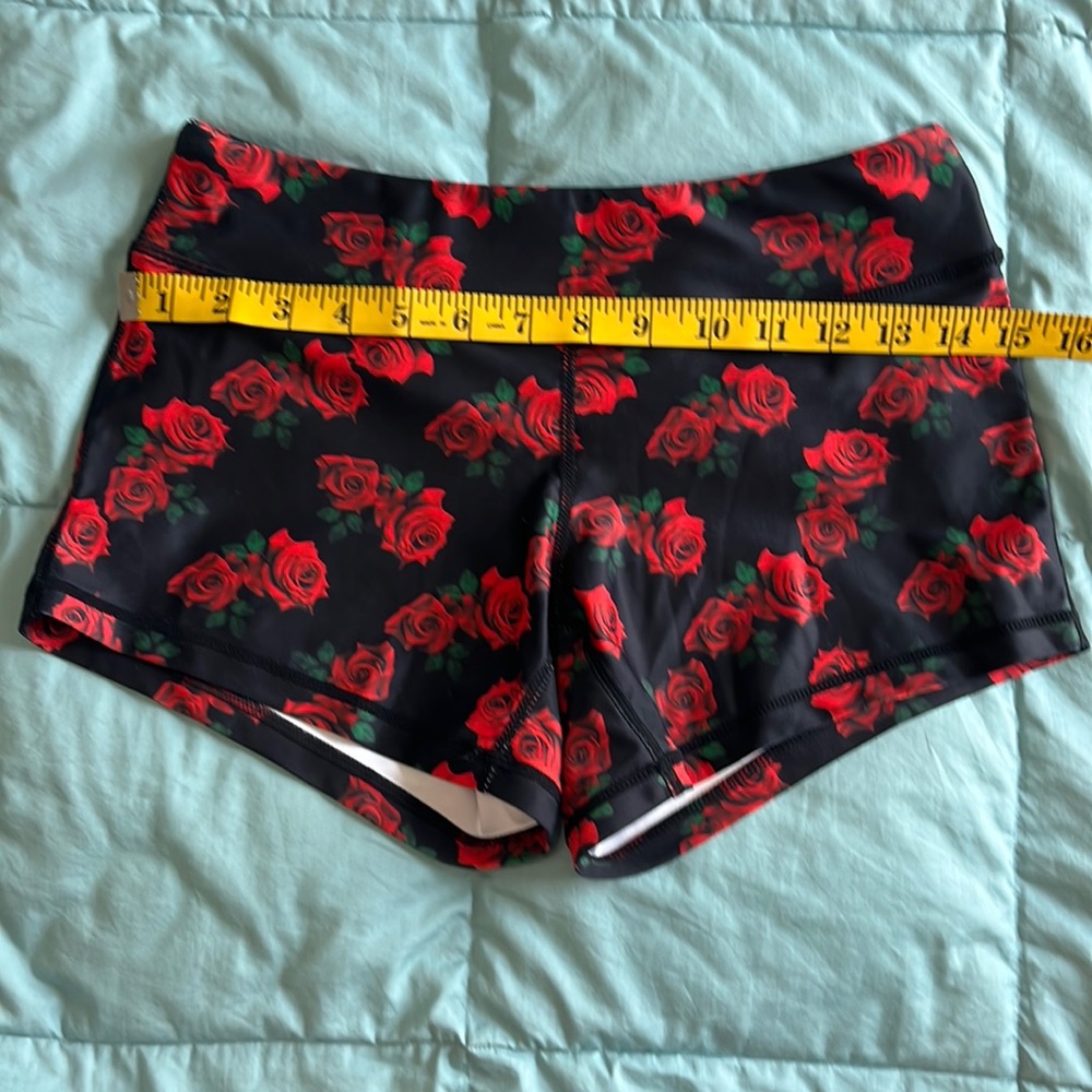 EXO medium rose shorts